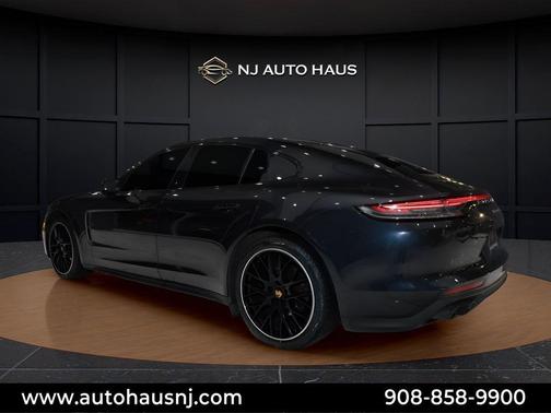 2023 Porsche Panamera 4 Platinum Edition