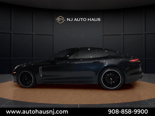 2023 Porsche Panamera 4 Platinum Edition