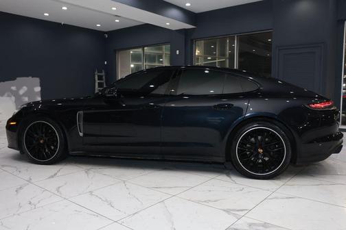 2023 Porsche Panamera 4 Platinum Edition