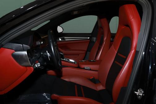 2023 Porsche Panamera 4 Platinum Edition