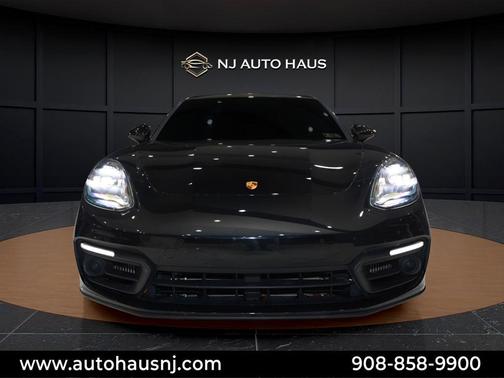 2023 Porsche Panamera 4 Platinum Edition