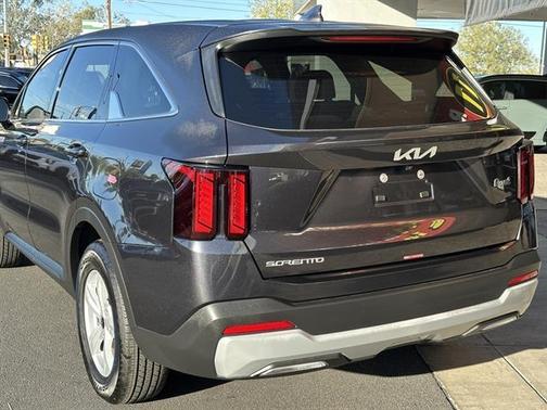 2025 Kia Sorento LX