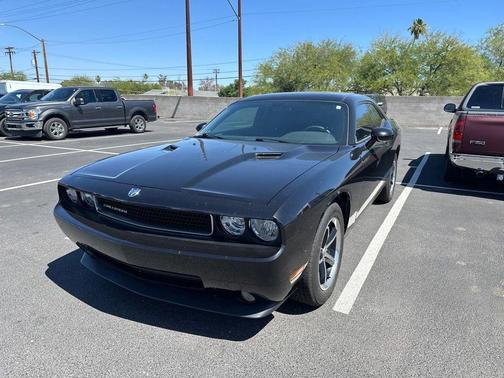 Brilliant Black 2010 Dodge Challenger SE
