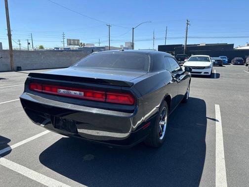 Brilliant Black 2010 Dodge Challenger SE