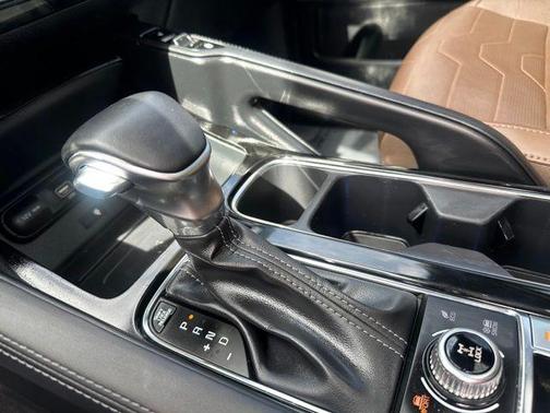 Glacial White Pearl 2022 Kia Telluride SX