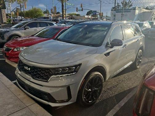 Gray 2022 Kia Sorento SX