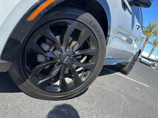 Gray 2022 Kia Sorento SX