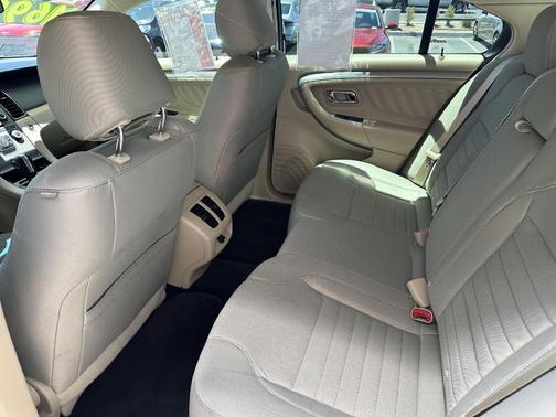 2018 Ford Taurus SE