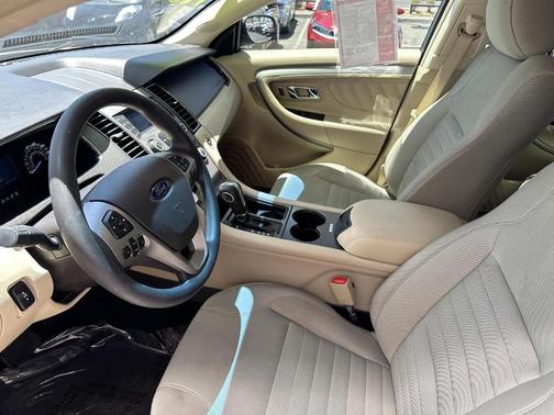 2018 Ford Taurus SE