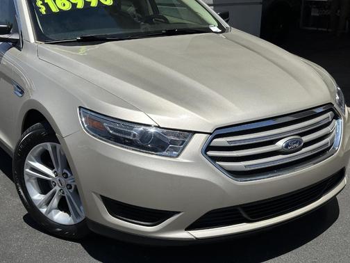 2018 Ford Taurus SE