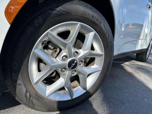 Snow White Pearl 2024 Kia Soul LX