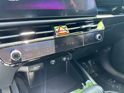 Red 2023 Kia Niro EX