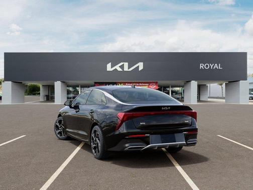 Aurora Black Pearl 2026 Kia K5 GT-Line