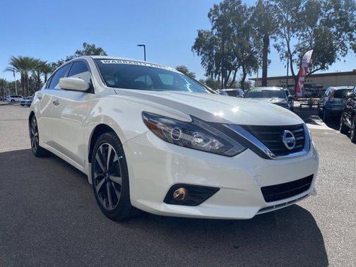 Photo 3 of 16 of 2018 Nissan Altima 2.5 SR