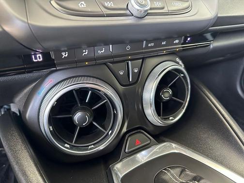 Silver Ice Metallic 2018 Chevrolet Camaro 1SS