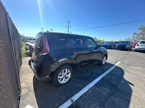 Black 2025 Kia Soul LX