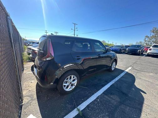 Black 2025 Kia Soul LX