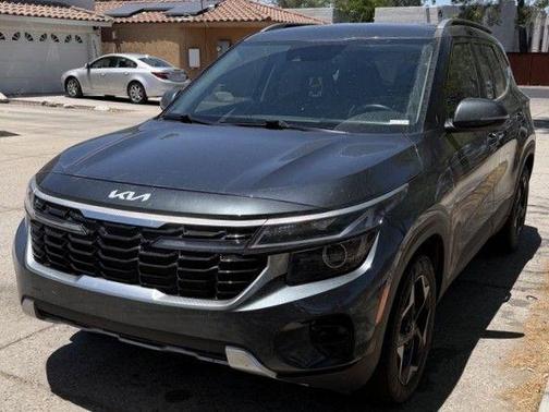 Gray 2024 Kia Seltos EX