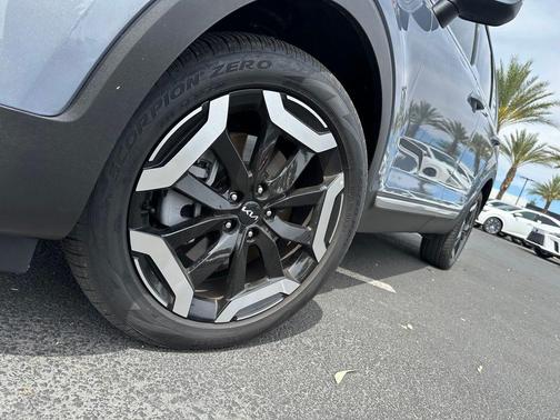 Silver 2025 Kia Telluride EX
