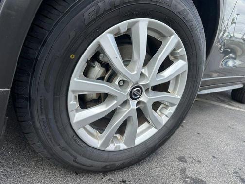 Gun Metallic 2018 Nissan Rogue SV