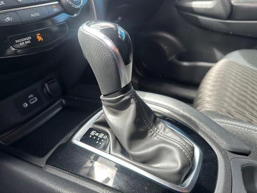 Gun Metallic 2018 Nissan Rogue SV
