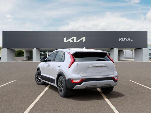 Snow White Pearl 2026 Kia Niro LX