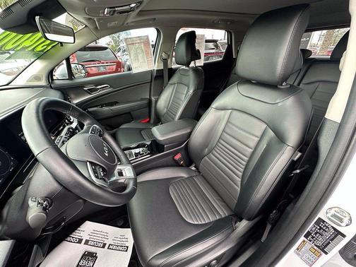 White Pearl 2025 Kia Sportage SX-Prestige
