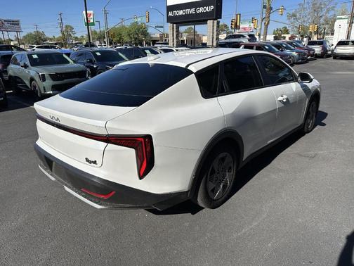 2025 Kia K4 LX