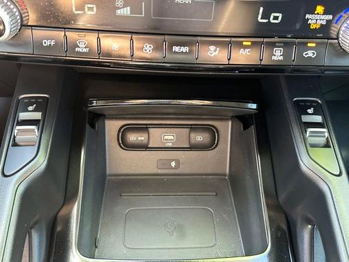 White Pearl 2022 Kia Telluride S