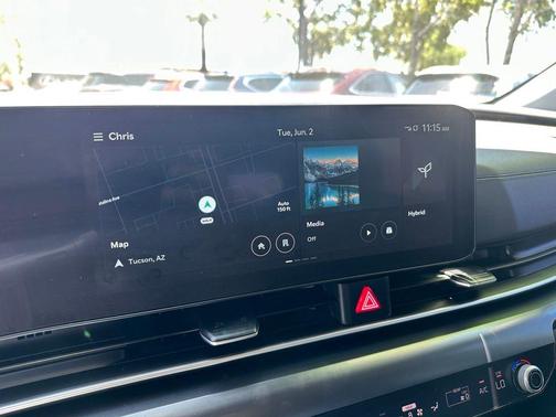 Snow White Pearl 2025 Kia Carnival Hybrid LXS