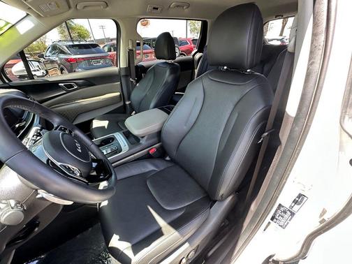 Snow White Pearl 2025 Kia Carnival Hybrid LXS