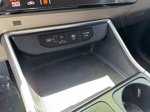 Snow White Pearl 2025 Kia Carnival Hybrid LXS