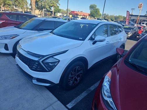 White Pearl 2023 Kia Sportage EX