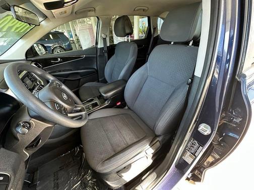 Blue 2016 Kia Sorento LX