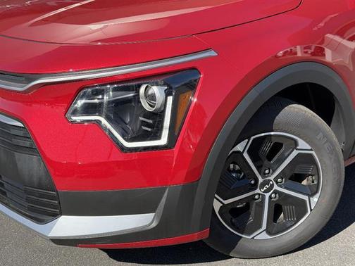Runway Red 2025 Kia Niro LX