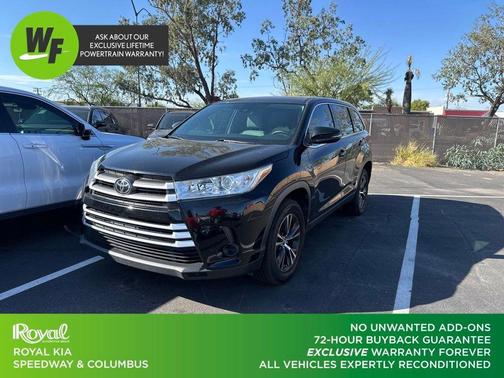 Midnight Black Metallic 2019 Toyota Highlander LE