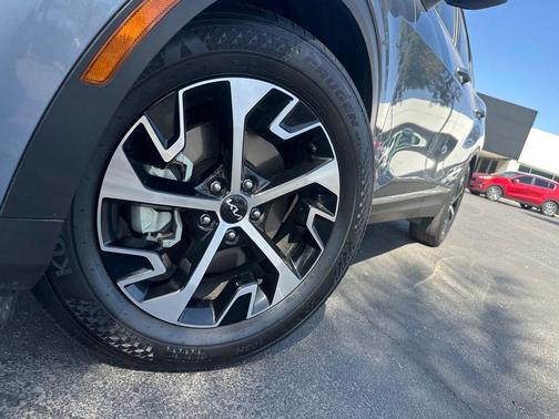 Silver 2025 Kia Sportage EX