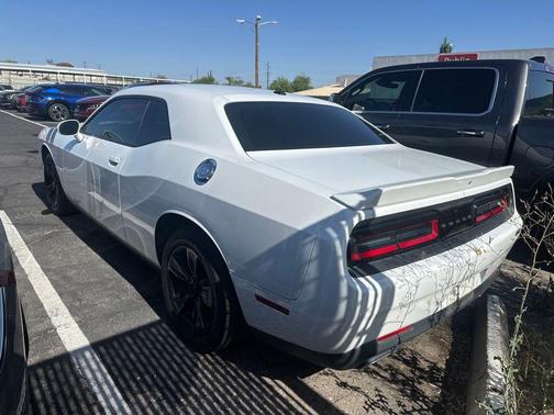 White 2018 Dodge Challenger SXT
