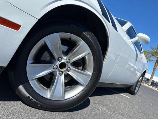White 2018 Dodge Challenger SXT