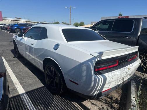 White 2018 Dodge Challenger SXT