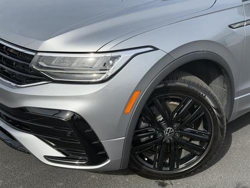 2022 Volkswagen Tiguan 2.0T SE R-Line Black
