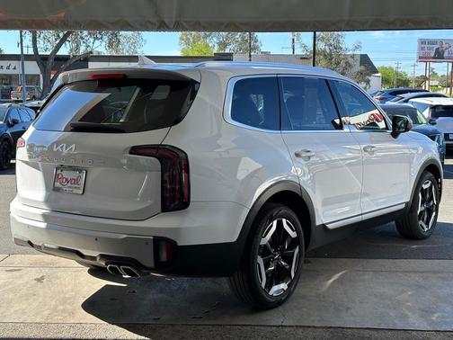 Glacial White Pearl 2024 Kia Telluride EX