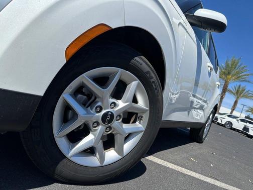 Snow White Pearl 2025 Kia Soul LX