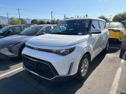 Snow White Pearl 2025 Kia Soul LX