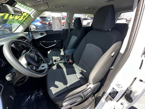 Snow White Pearl 2025 Kia Soul LX