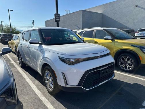 Snow White Pearl 2025 Kia Soul LX