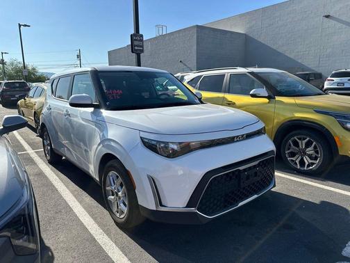 Snow White Pearl 2025 Kia Soul LX