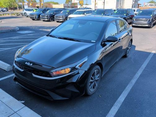 Aurora Black 2024 Kia Forte LXS