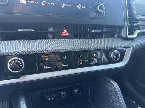 Gray 2024 Kia Sportage LX