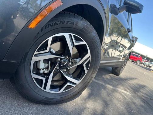 Gray 2024 Kia Sportage LX